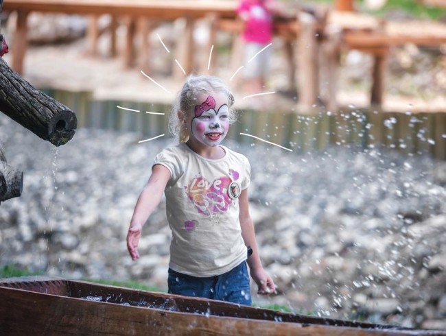 Kinderbetreuung mit Kinderschminken ab 3 Jahren